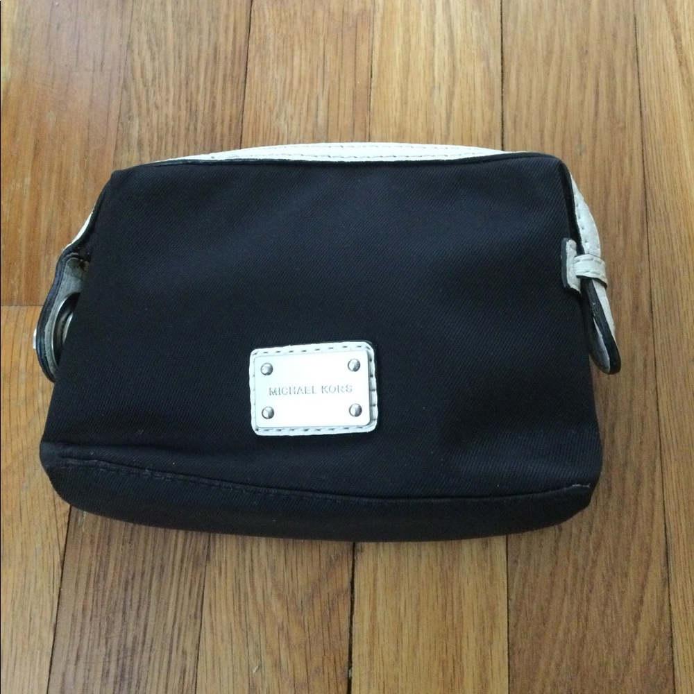 Black Michael Kors pouch - Picture 4 of 12